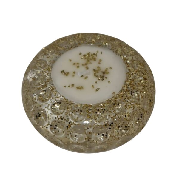 Svečturis ar aromātisku sveci